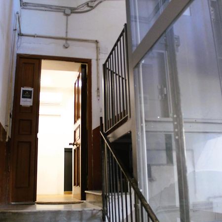 Blackwoody Contemporary Rooms - Napoli Centro Storico Екстер'єр фото