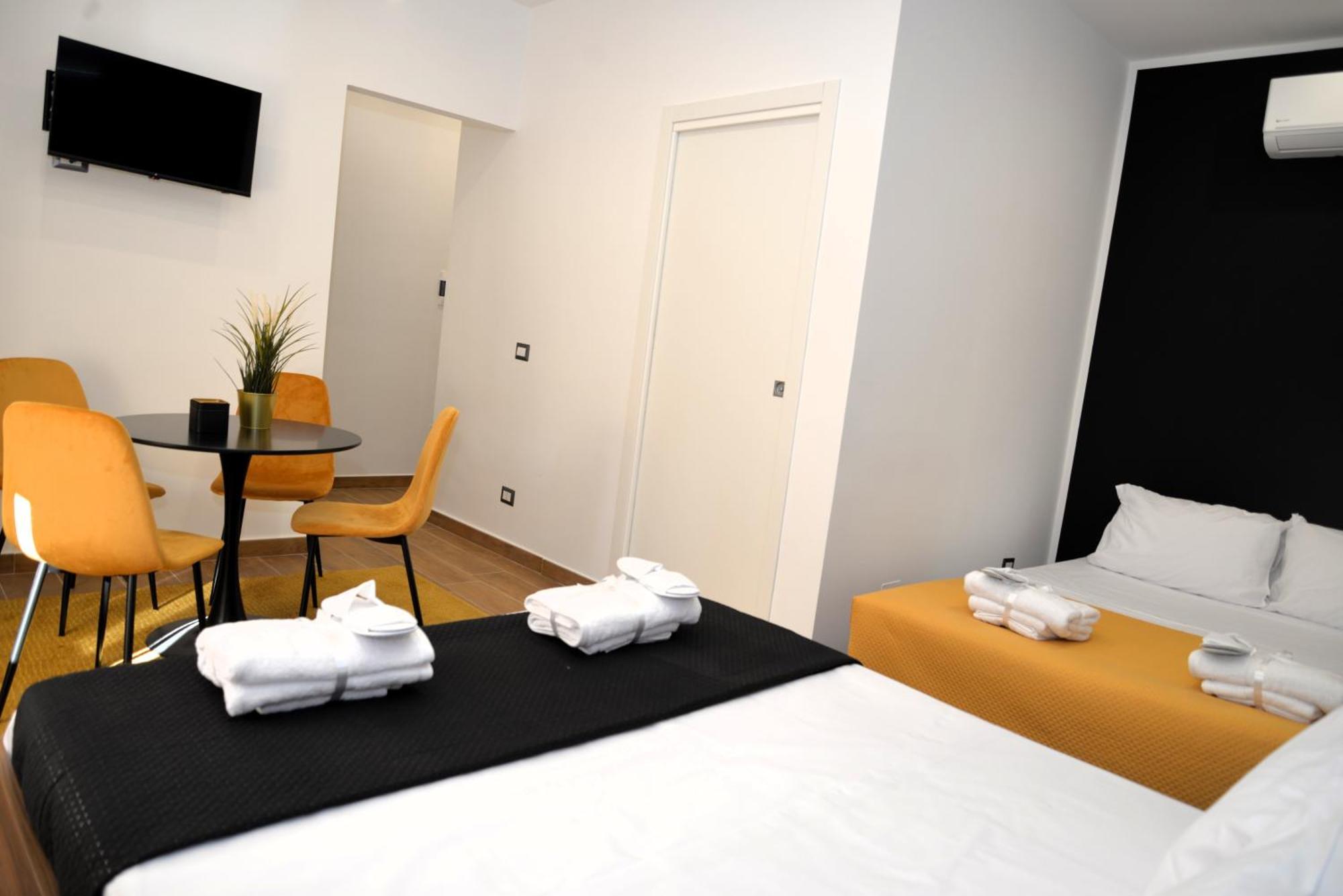 Blackwoody Contemporary Rooms - Napoli Centro Storico Екстер'єр фото