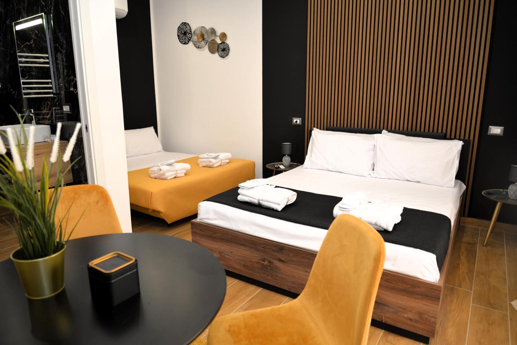 Blackwoody Contemporary Rooms - Napoli Centro Storico Екстер'єр фото