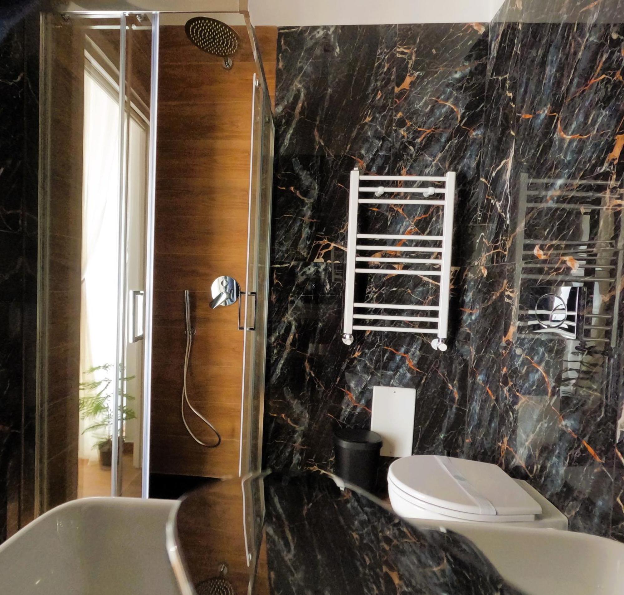 Blackwoody Contemporary Rooms - Napoli Centro Storico Екстер'єр фото