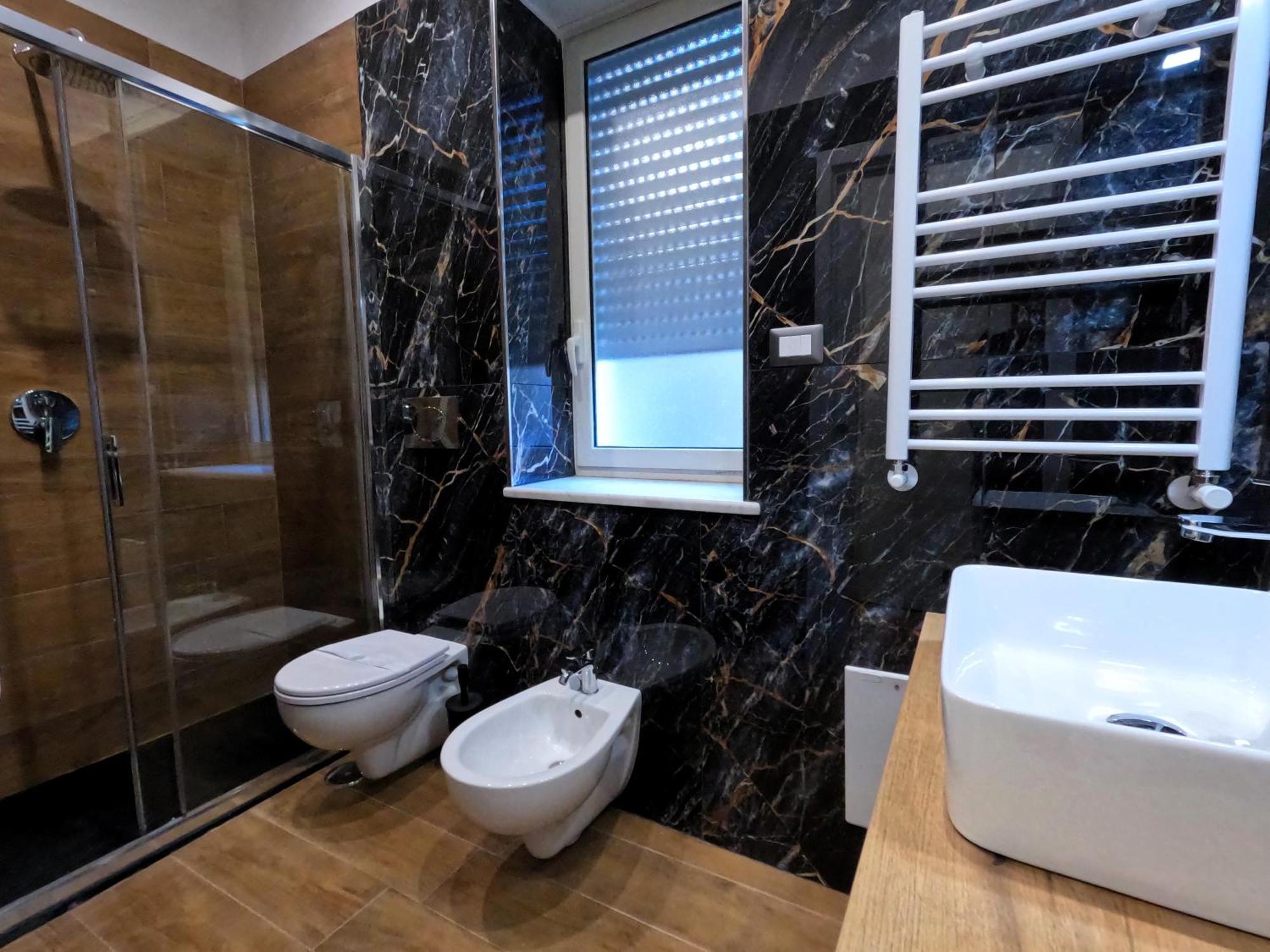 Blackwoody Contemporary Rooms - Napoli Centro Storico Екстер'єр фото