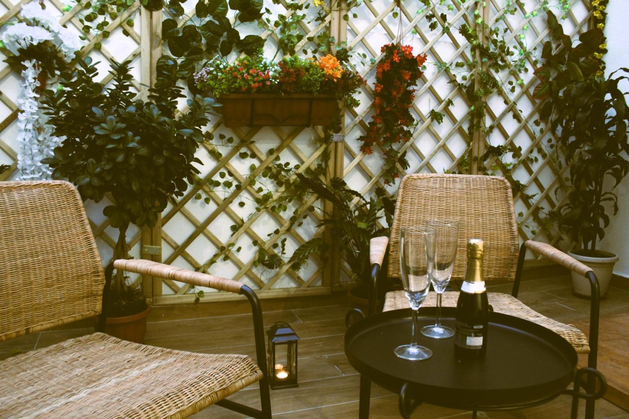 Blackwoody Contemporary Rooms - Napoli Centro Storico Екстер'єр фото