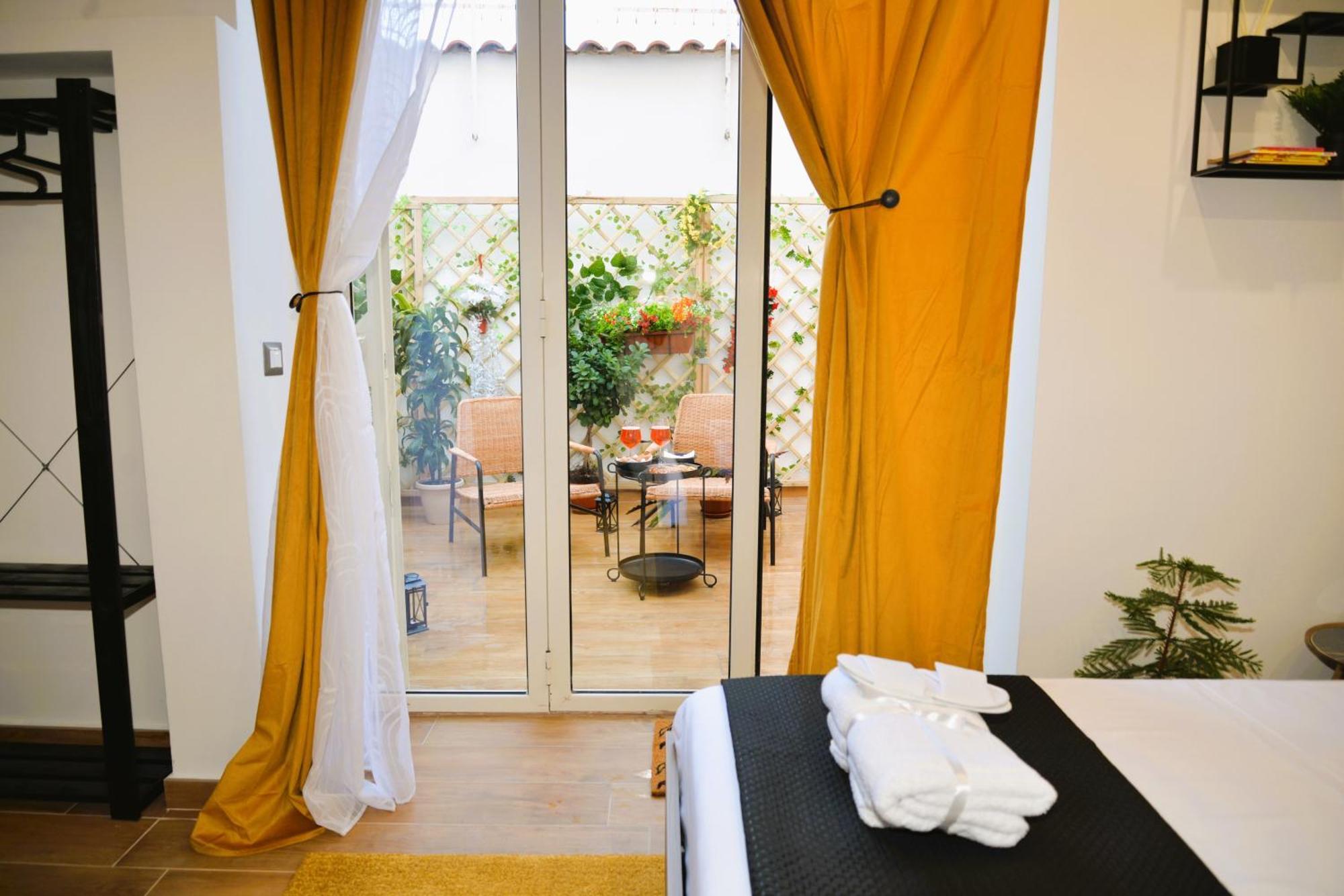 Blackwoody Contemporary Rooms - Napoli Centro Storico Екстер'єр фото