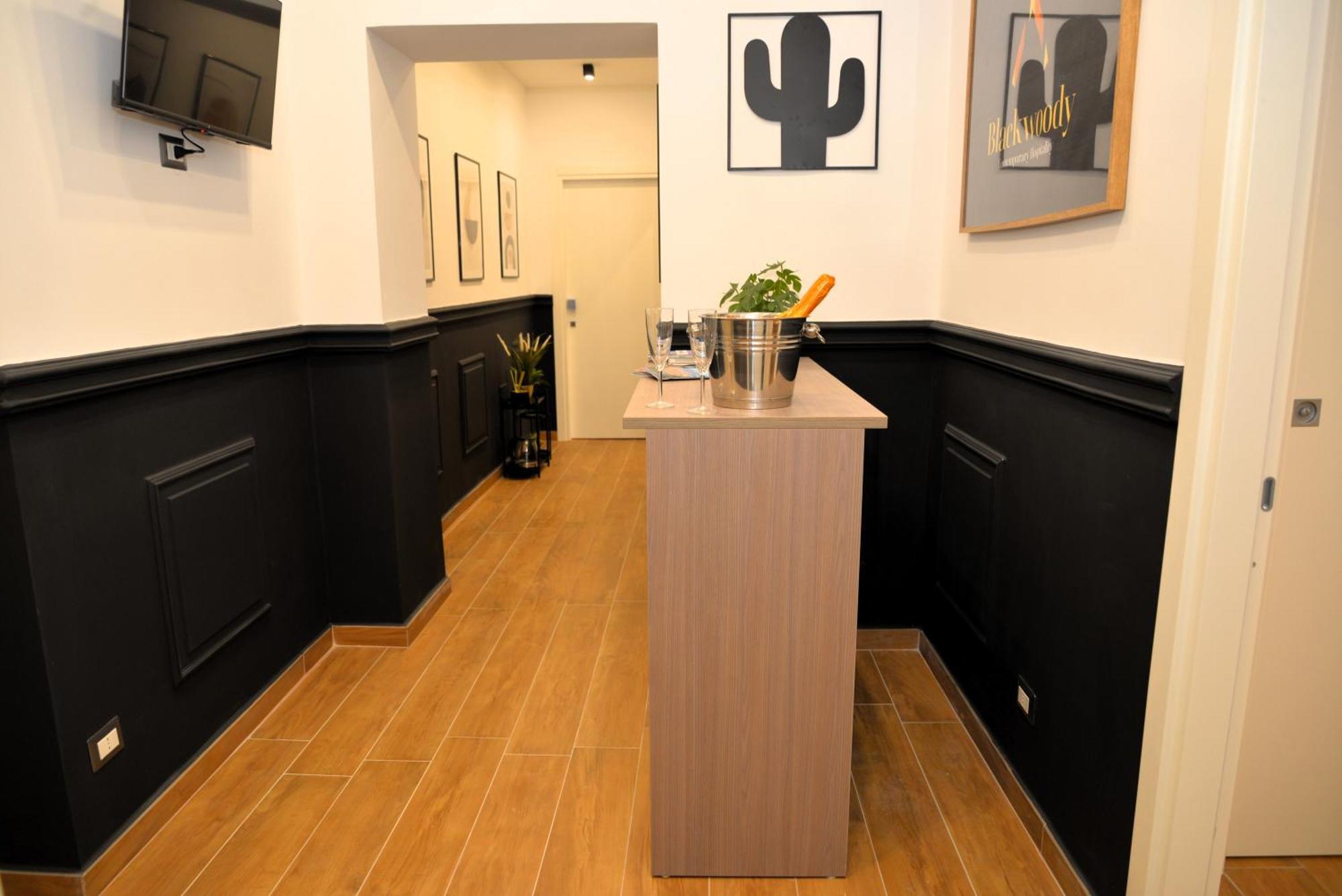 Blackwoody Contemporary Rooms - Napoli Centro Storico Екстер'єр фото